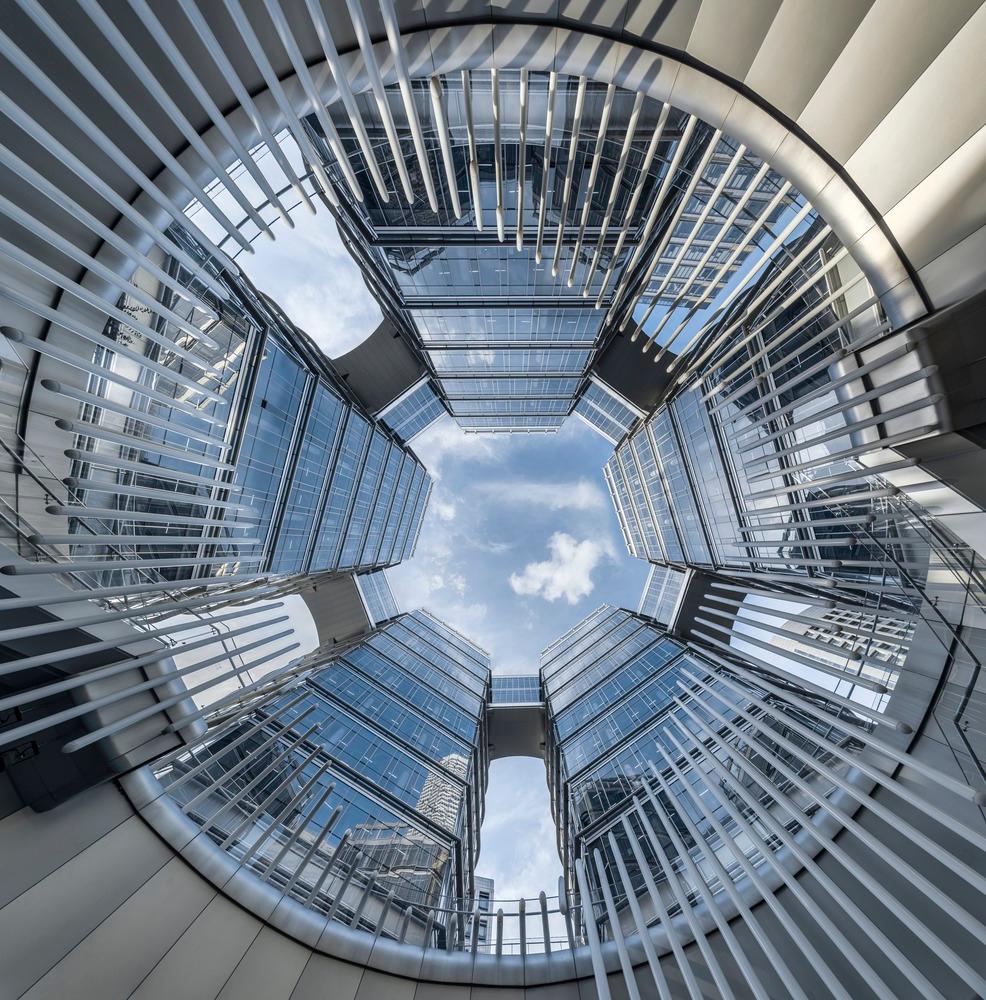 從下沉廣場仰望五棟環抱的型體?姚力.jpg 從下沉廣場仰望五棟環抱的型體?姚力.jpg