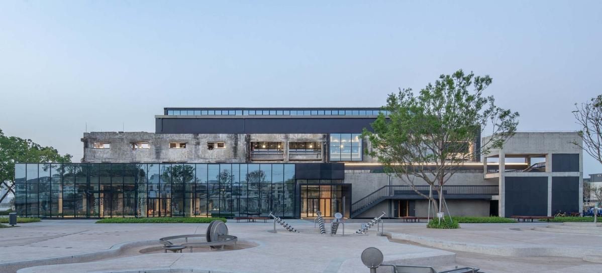 north_facade.jpg north_facade.jpg