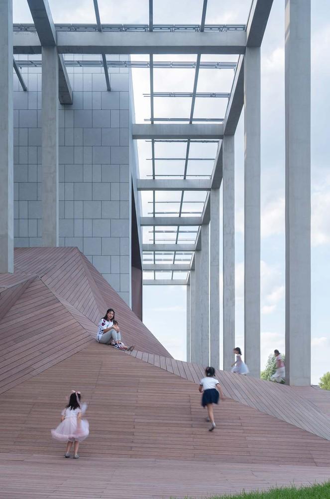 12_戶(hù)外廣場(chǎng)兒童活動(dòng)空間(攝影:曾天培).jpg 12_戶(hù)外廣場(chǎng)兒童活動(dòng)空間(攝影:曾天培).jpg