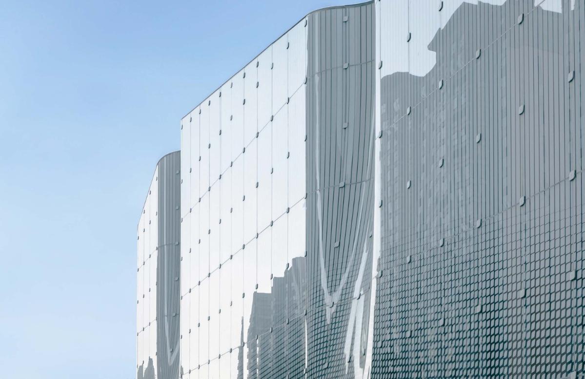 幕墻上的菱形圖案遠看呈現出鱗片的質感,_The_diamond_patterns_on_the_curtain_wall_are_an_Imitation_of_butterfly_wing_scales_?張全.jpg 幕墻上的菱形圖案遠看呈現出鱗片的質感,_The_diamond_patterns_on_the_curtain_wall_are_an_Imitation_of_butterfly_wing_scales_?張全.jpg